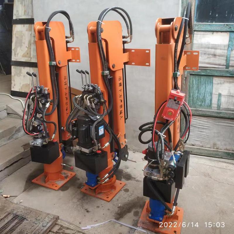 宁武县重汽蓝牌随车吊 3.2吨 国六动力强 液压驱动 农用自卸起重机